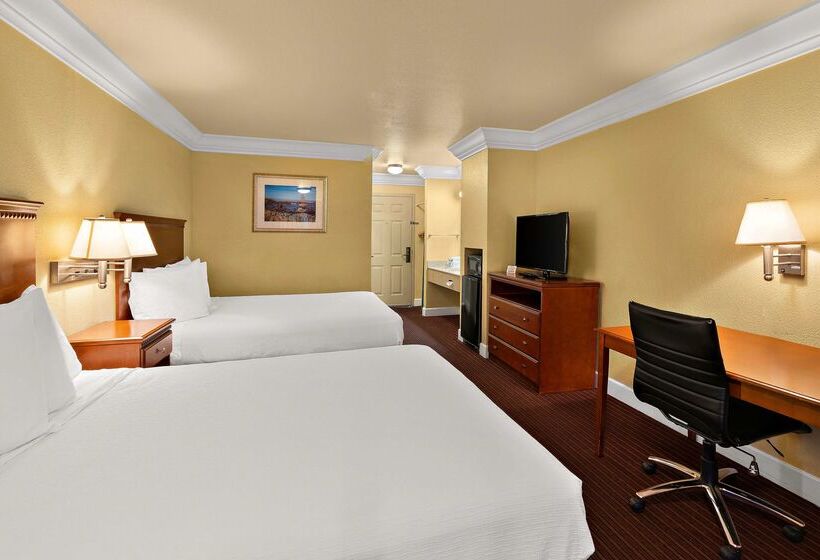 هتل Best Western Willits Inn