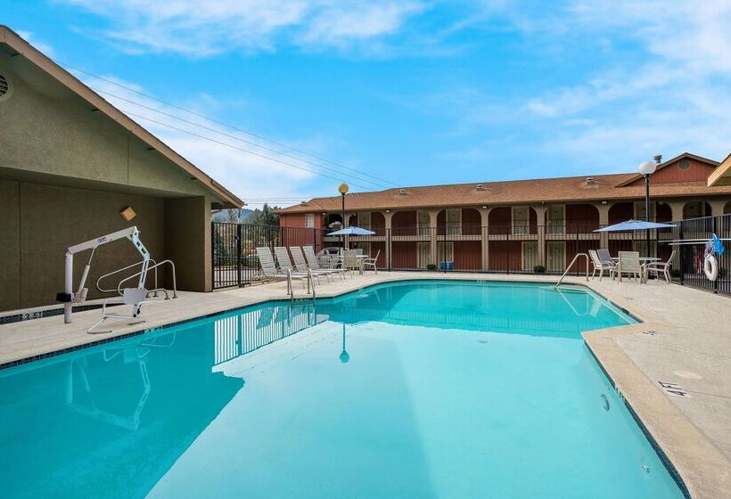 هتل Best Western Willits Inn