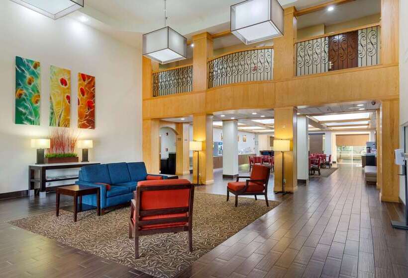 هتل Comfort Suites Milledgeville