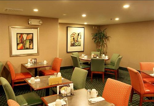 בית מלון כפרי Radisson  Detroitfarmington Hills