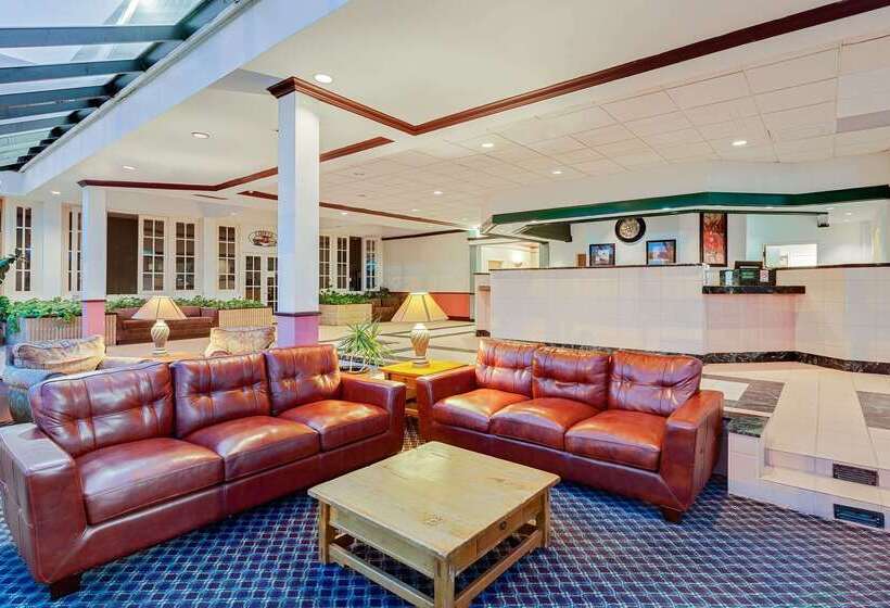 Отель Days Inn By Wyndham Bay City