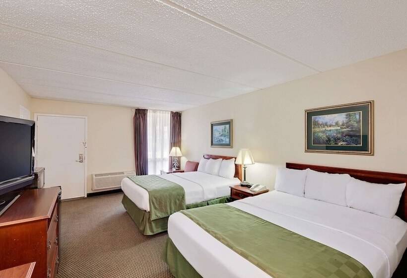 Отель Days Inn By Wyndham Bay City