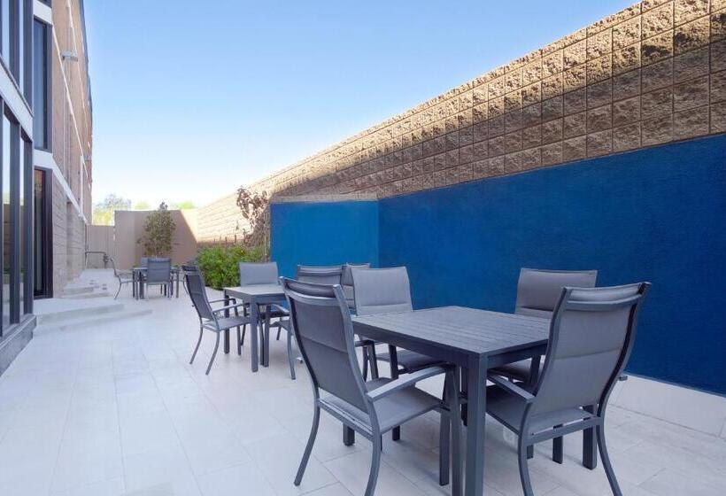 هتل Holiday Inn Express & Suites Phoenix   Tempe, An Ihg