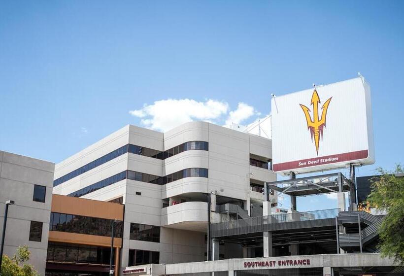 هتل Holiday Inn Express & Suites Phoenix   Tempe, An Ihg