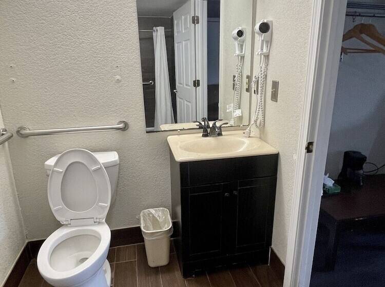Отель Key West Inn  Roanoke
