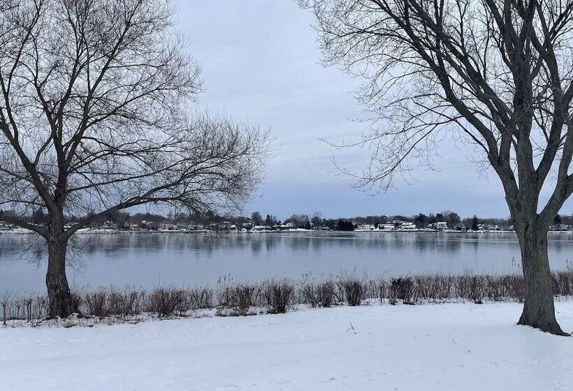 هتل Lakeside Inn