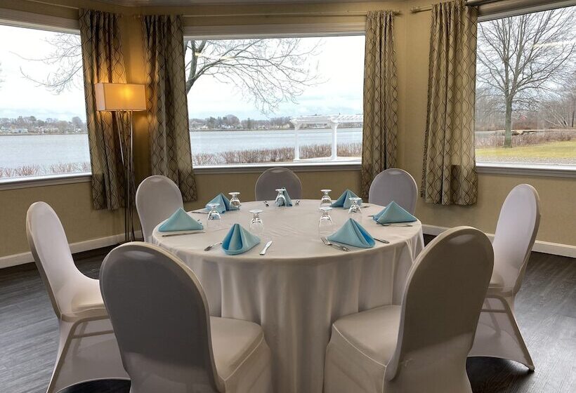 هتل Lakeside Inn