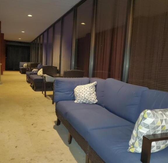 ホテル New Hope Inn & Suites
