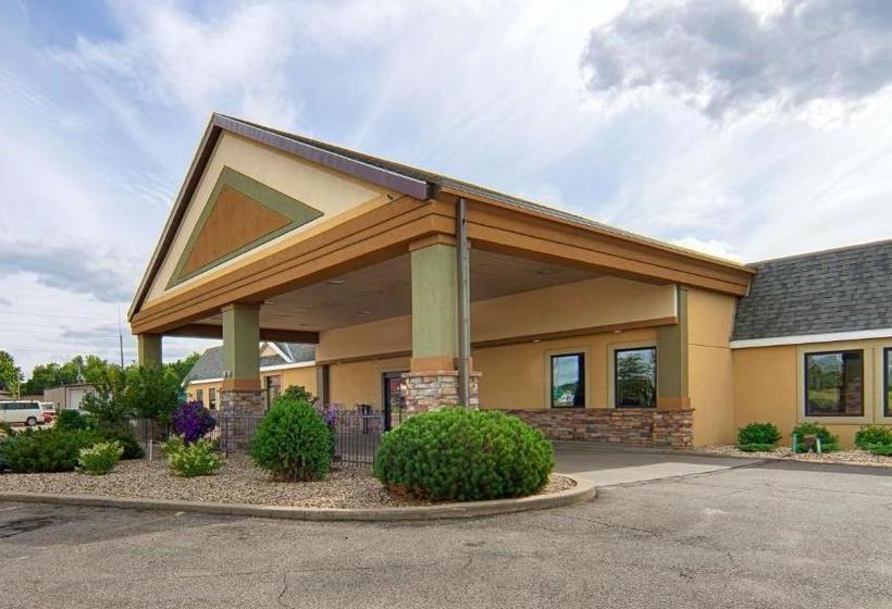 בית מלון כפרי Norwood Inn & Suites Mankato