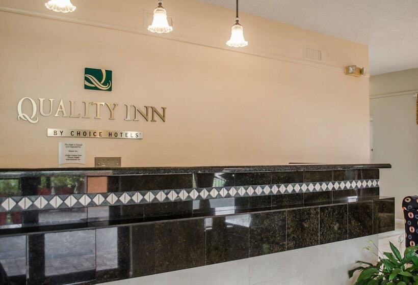 هتل Quality Inn Near Manatee Springs State Park