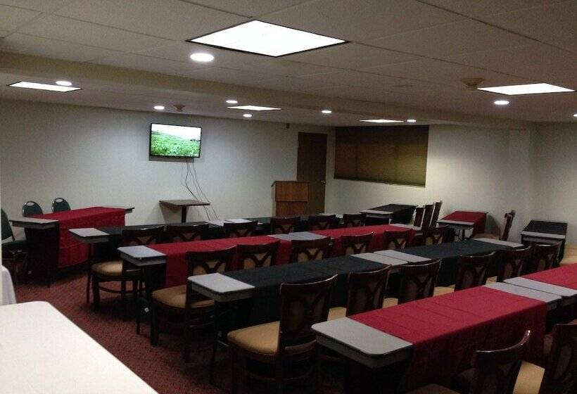 هتل Quality Inn & Suites Near I480 And I29