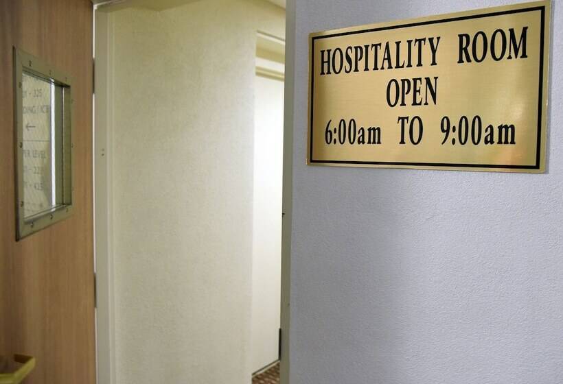 هتل Quality Inn & Suites Near I480 And I29