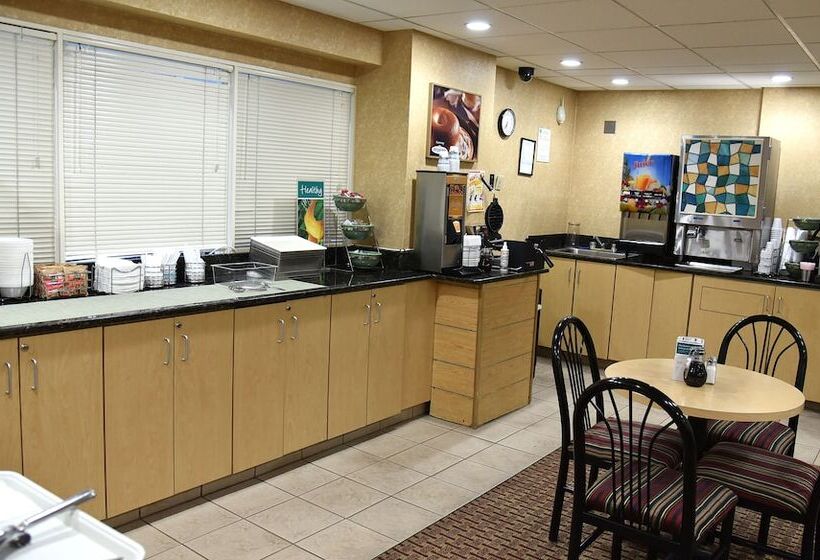 هتل Quality Inn & Suites Near I480 And I29