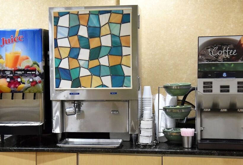 هتل Quality Inn & Suites Near I480 And I29