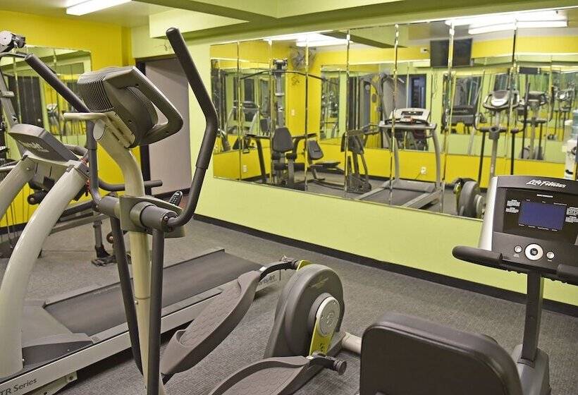 هتل Quality Inn & Suites Near I480 And I29