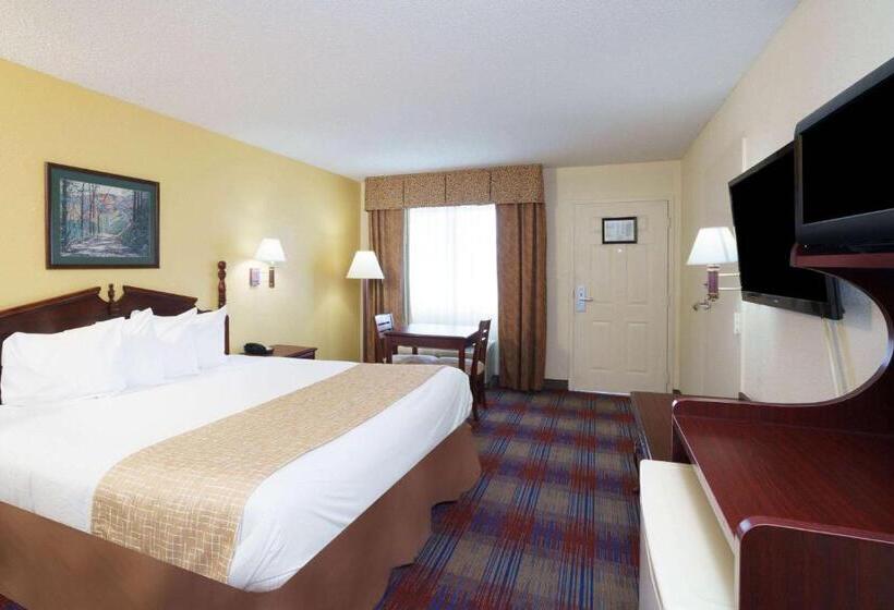 هتل Travelodge By Wyndham Montgomery East