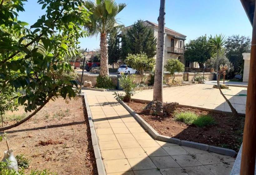 تختخواب و صبحانه Karpaz Stone House