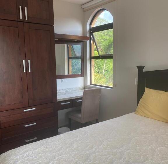 Casa Vistas Del Pacifico Bed & Breakfast