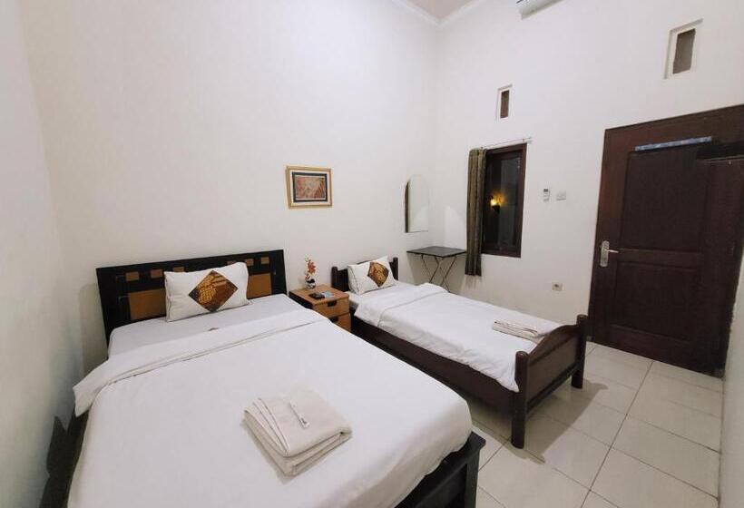هتل Ndalem Katong Guest House Ponorogo