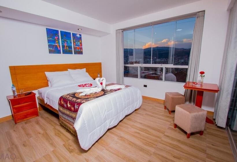 Latinos House Cusco