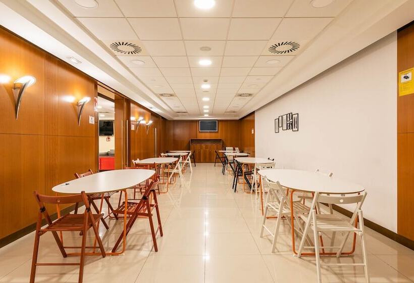 پانسیون Micampus Aranjuez Student Residence