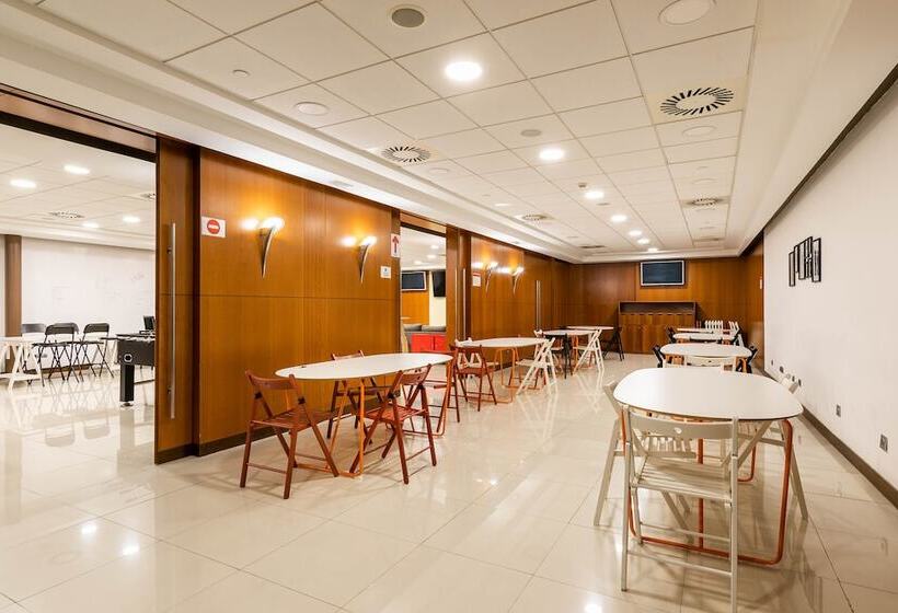 پانسیون Micampus Aranjuez Student Residence