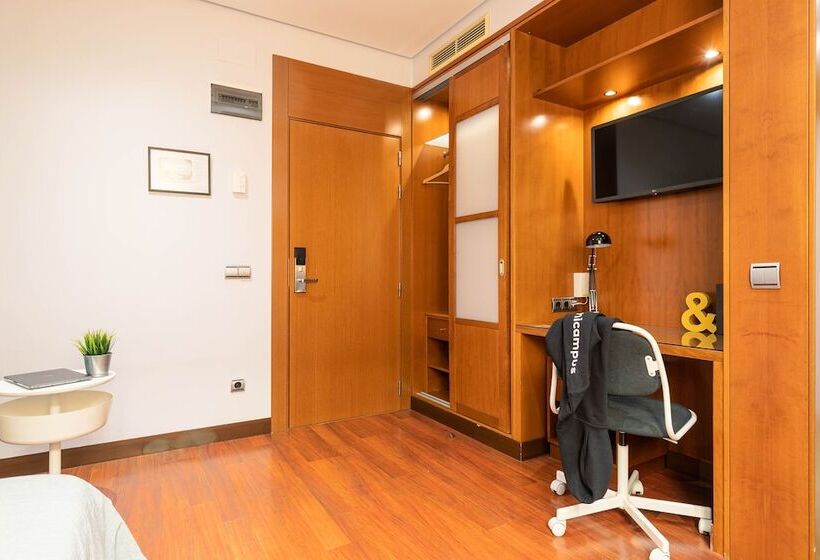 پانسیون Micampus Aranjuez Student Residence