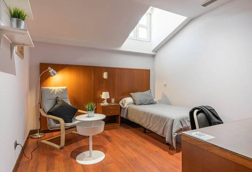 پانسیون Micampus Aranjuez Student Residence