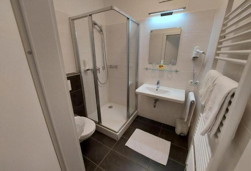 הוסטל Wollsdorferhof