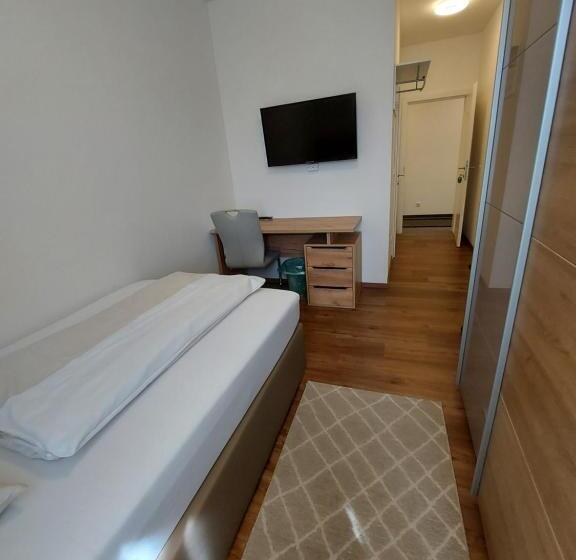 הוסטל Wollsdorferhof