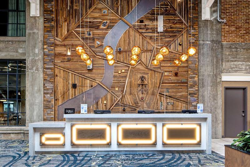 هتل Embassy Suites By Hilton Rockford Riverfront