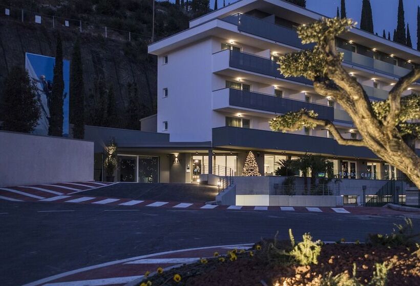 هتل Hoody Active & Happiness