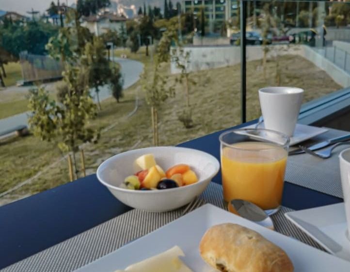 هتل Hoody Active & Happiness