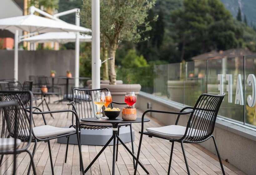 هتل Hoody Active & Happiness