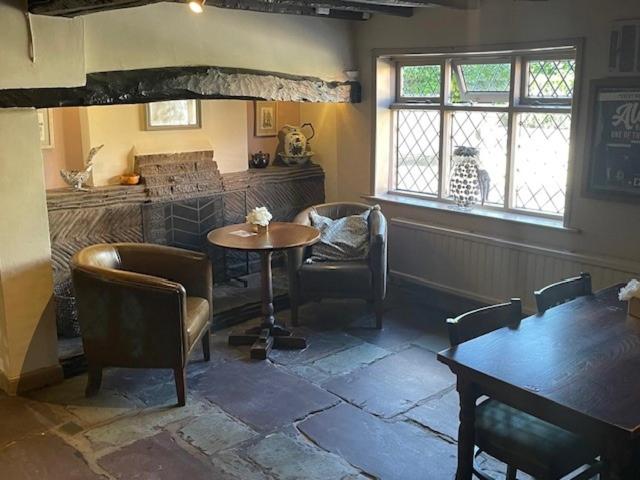 هتل Chequers Country Inn