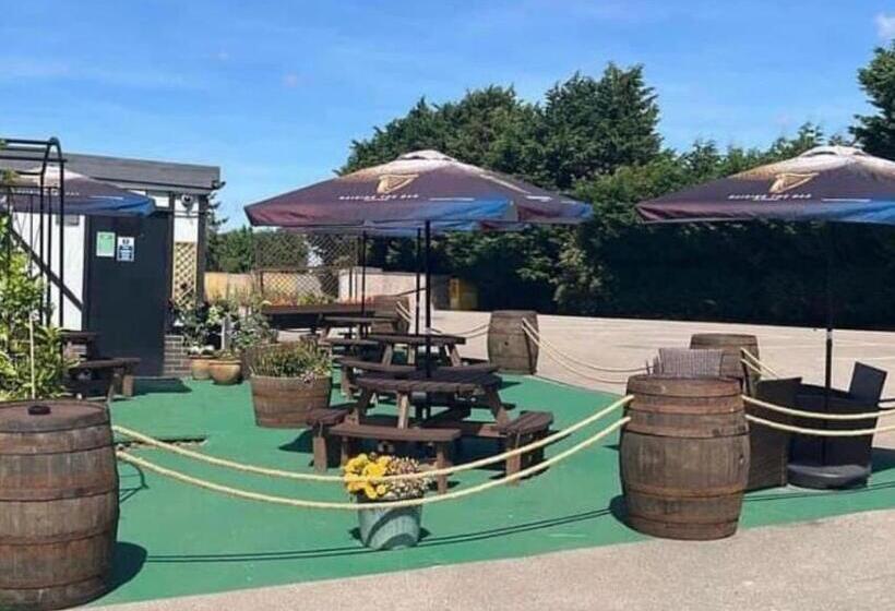 هتل Chequers Country Inn