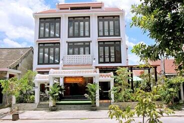 هتل Green Island Hoian Villa