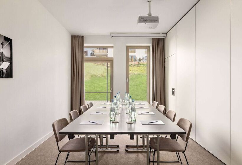 Отель Vienna House By Wyndham Mq Kronberg