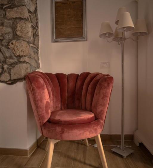 تختخواب و صبحانه Livia's Charming Room