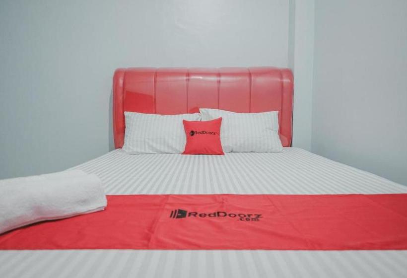 펜션 Reddoorz @ Jalan Pemuda Medan
