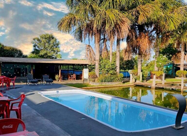 پانسیون Pousada Bom Jardim
