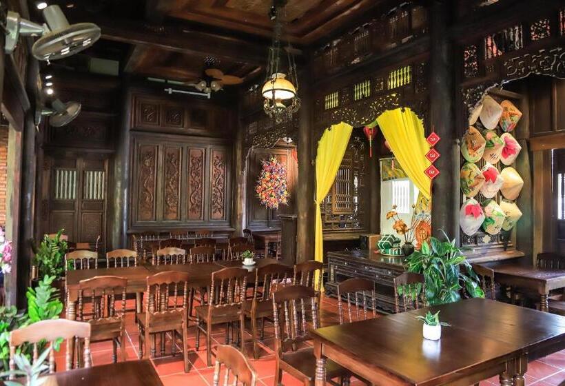 تختخواب و صبحانه Mandarin Homestay Hue
