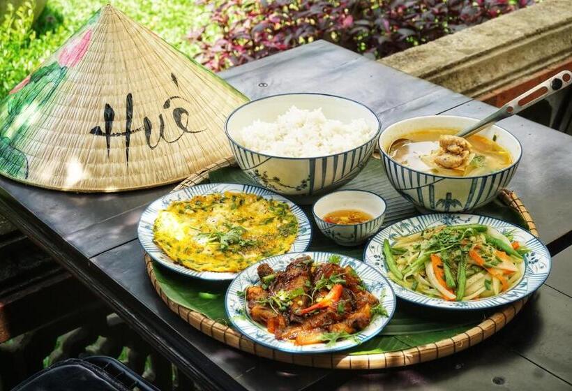 تختخواب و صبحانه Mandarin Homestay Hue