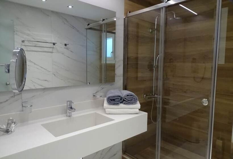 هتل Selana Suites