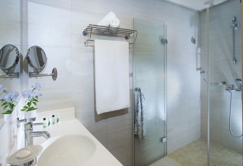 هتل Selana Suites