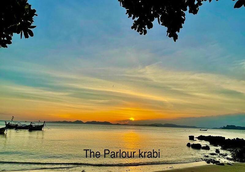 هتل The Parlour Krabi