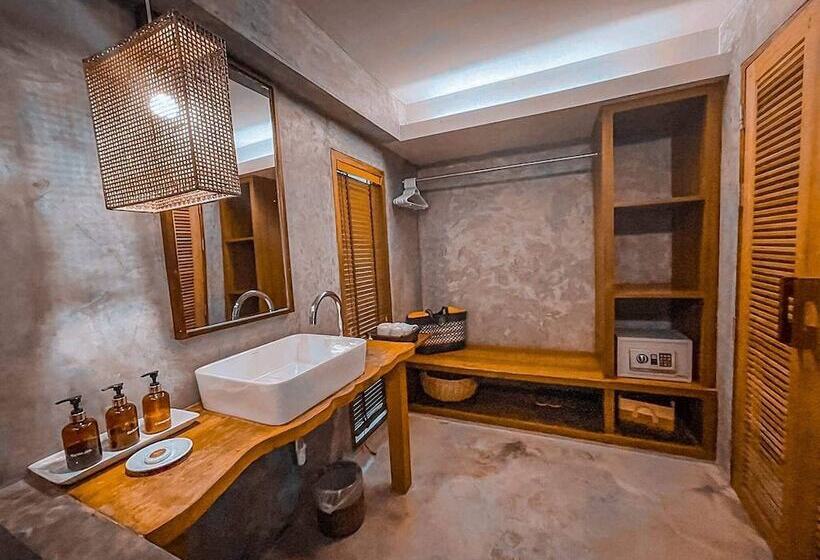 هتل The Parlour Krabi