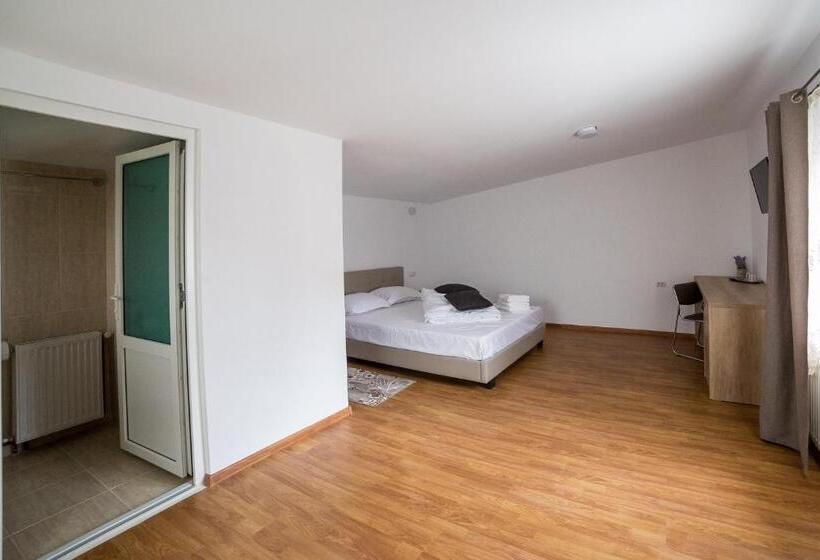 پانسیون Casa Burduhos