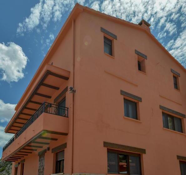 تختخواب و صبحانه La Casita De El Cuervo