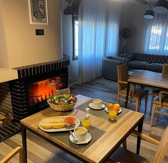 تختخواب و صبحانه La Casita De El Cuervo